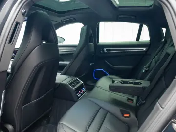 Porsche Panamera 4 E-Hybrid Platinum Edition