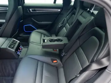 Porsche Panamera 4 E-Hybrid Platinum Edition