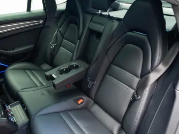 Porsche Panamera 4 E-Hybrid Platinum Edition