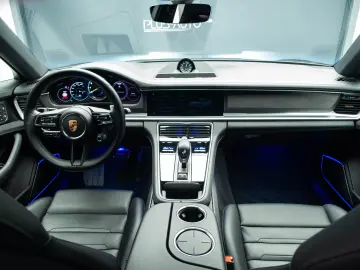 Porsche Panamera 4 E-Hybrid Platinum Edition