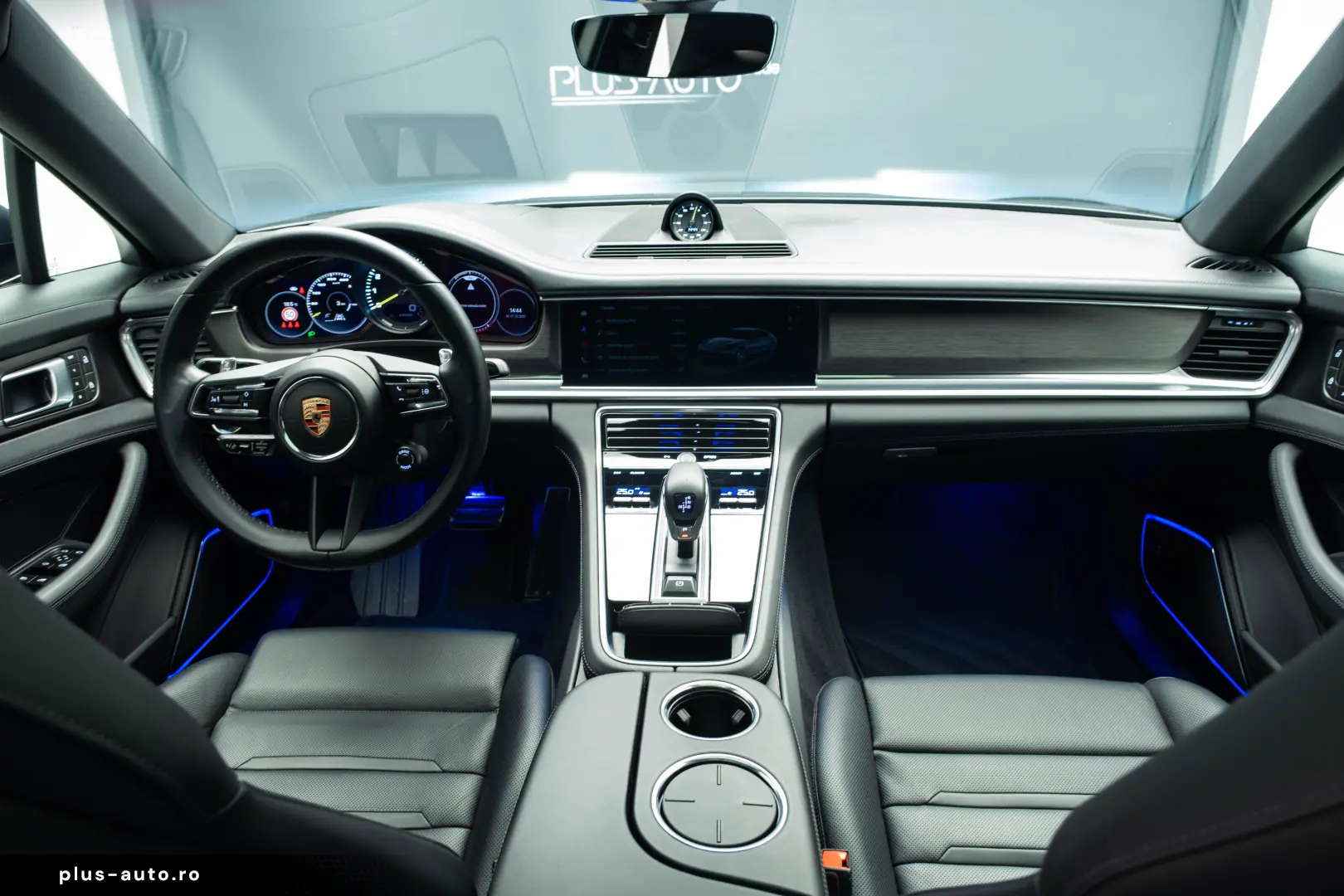 Porsche Panamera 4 E-Hybrid Platinum Edition