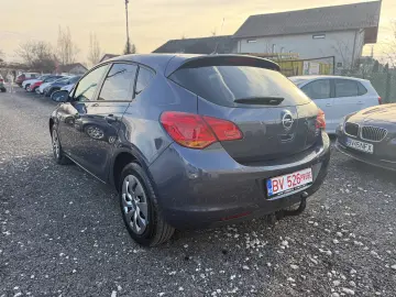 Opel Astra J Benzina 2010