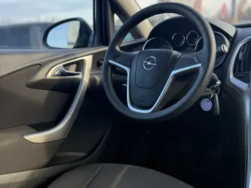 Opel Astra J Benzina 2010