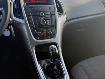 Opel Astra J Benzina 2010