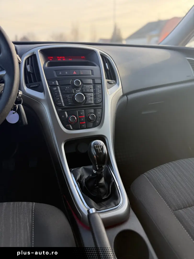 Opel Astra J Benzina 2010