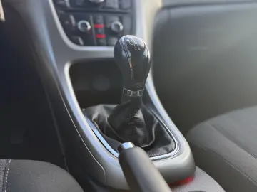 Opel Astra J Benzina 2010