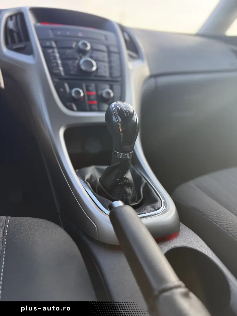 Opel Astra J Benzina 2010