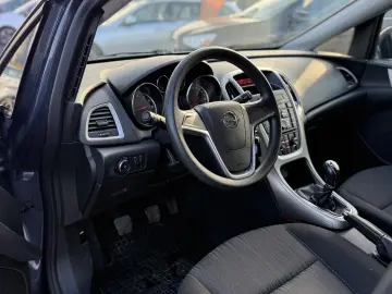 Opel Astra J Benzina 2010