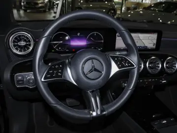 CLA 180 Progressive Rückfahrkamera MBUX-Navi LED