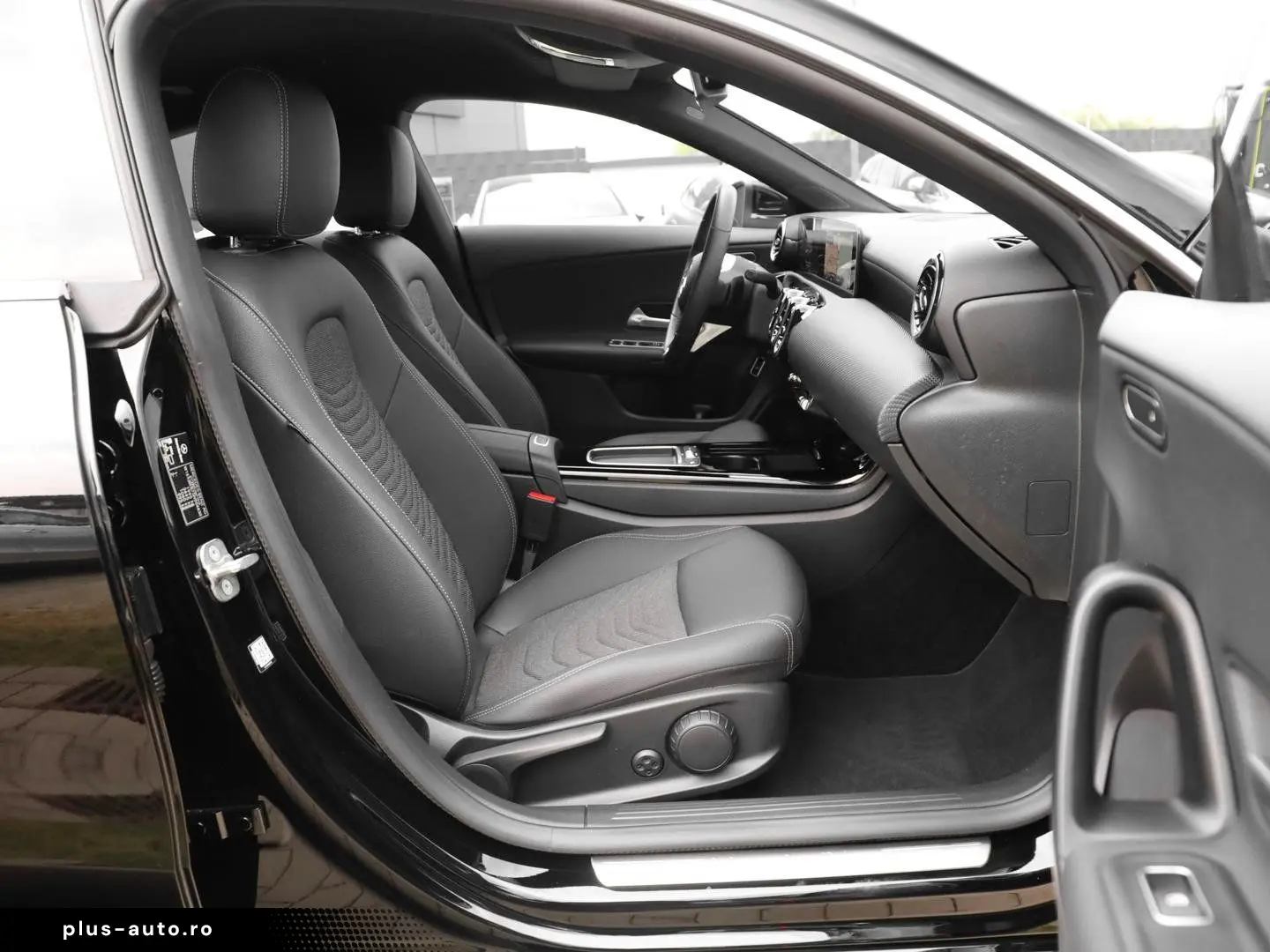 CLA 180 Rückfahrkamera Sitzheizung MBUX-Navi LED