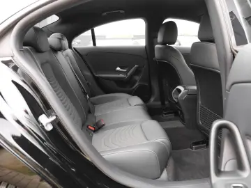 CLA 180 Rückfahrkamera Sitzheizung MBUX-Navi LED
