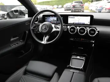 CLA 180 Rückfahrkamera Sitzheizung MBUX-Navi LED