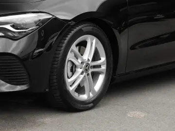 CLA 180 Rückfahrkamera Sitzheizung MBUX-Navi LED