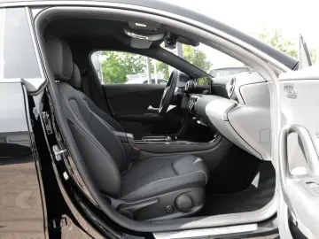 CLA 180 Rückfahrkamera Sitzheizung MBUX-Navi LED