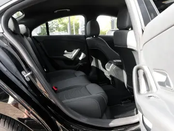 CLA 180 Rückfahrkamera Sitzheizung MBUX-Navi LED
