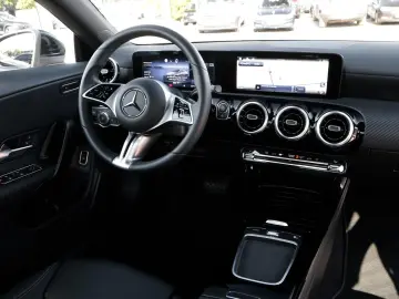 CLA 180 Rückfahrkamera Sitzheizung MBUX-Navi LED
