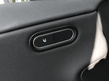 CLA 180 Rückfahrkamera Sitzheizung MBUX-Navi LED