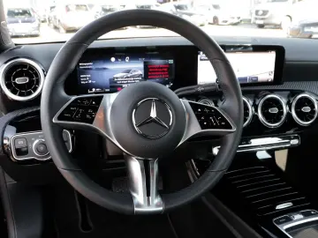 CLA 180 Rückfahrkamera Sitzheizung MBUX-Navi LED