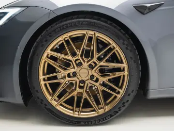 Tesla Model S Plaid ; Garantie pana in dec 2030