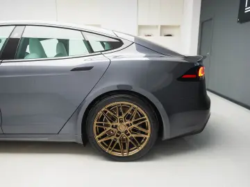 Tesla Model S Plaid ; Garantie pana in dec 2030