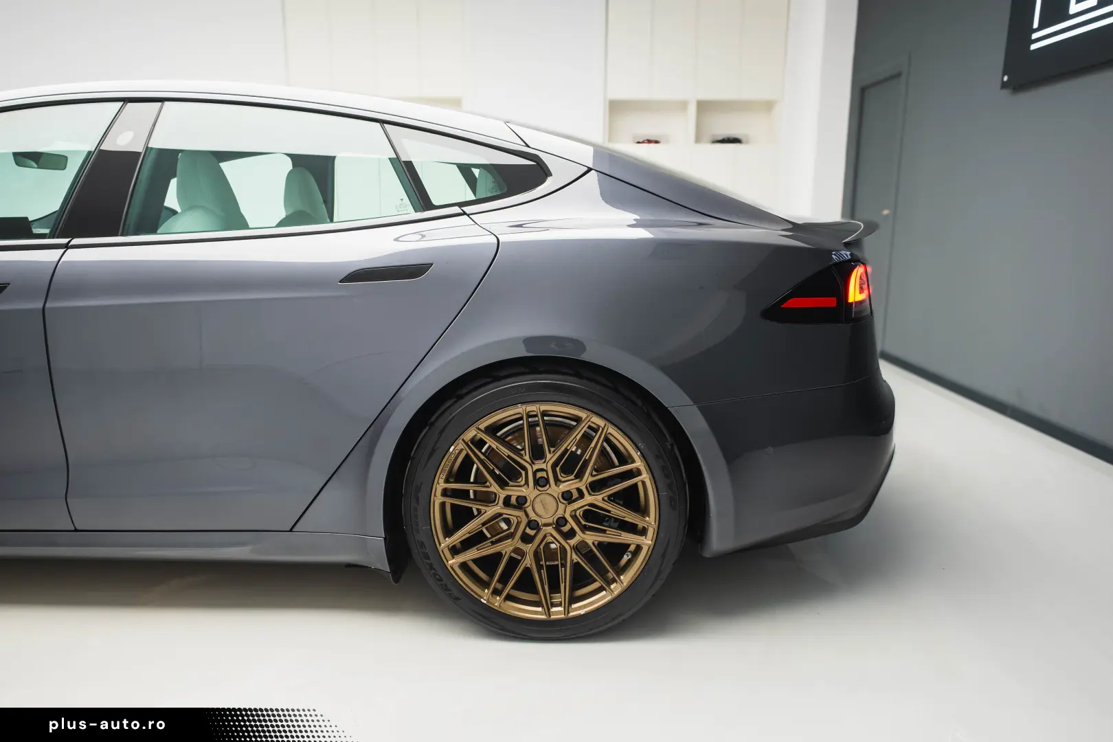 Tesla Model S Plaid ; Garantie pana in dec 2030