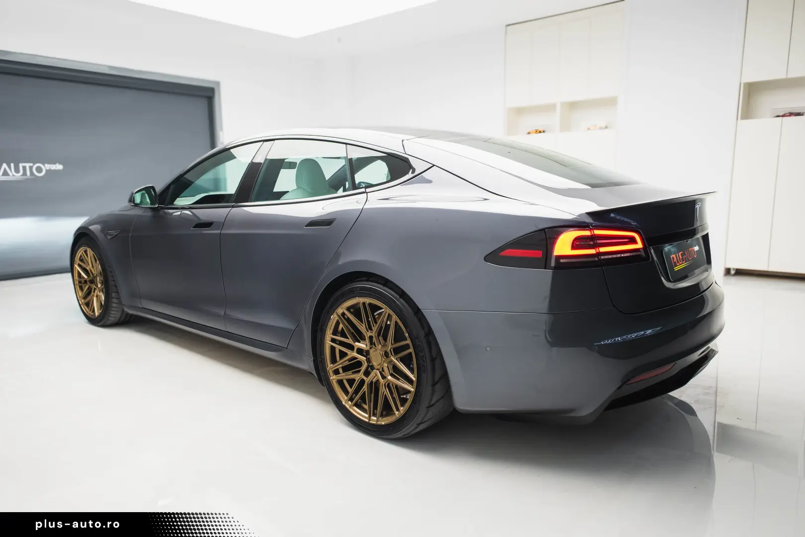 Tesla Model S Plaid ; Garantie pana in dec 2030