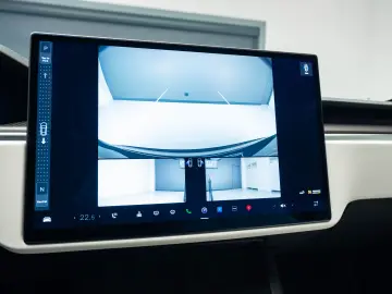 Tesla Model S Plaid ; Garantie pana in dec 2030