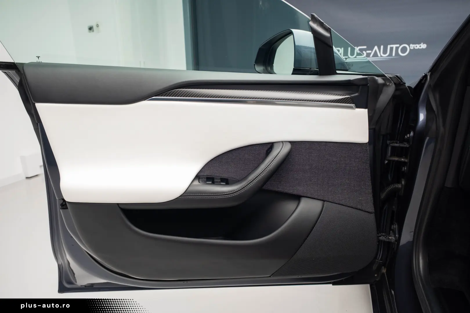 Tesla Model S Plaid ; Garantie pana in dec 2030