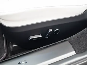 Tesla Model S Plaid ; Garantie pana in dec 2030