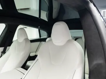 Tesla Model S Plaid ; Garantie pana in dec 2030