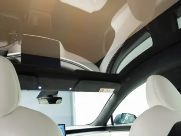 Tesla Model S Plaid ; Garantie pana in dec 2030