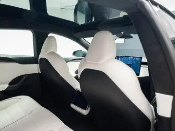 Tesla Model S Plaid ; Garantie pana in dec 2030