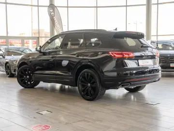 Volkswagen Touareg 3.0TDI V6 4Motion  R-Line