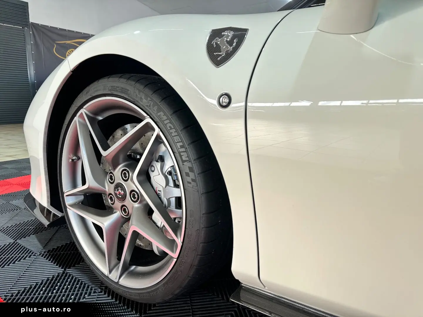 F8 Carbon Paket JBL Lift