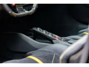 F8 Tributo 1. Hand Carbon Rennsitze