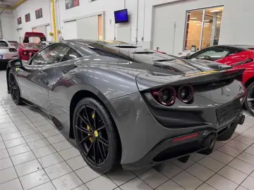 FERRARI F8 CARBON LIFT CARPLAY SURROUND