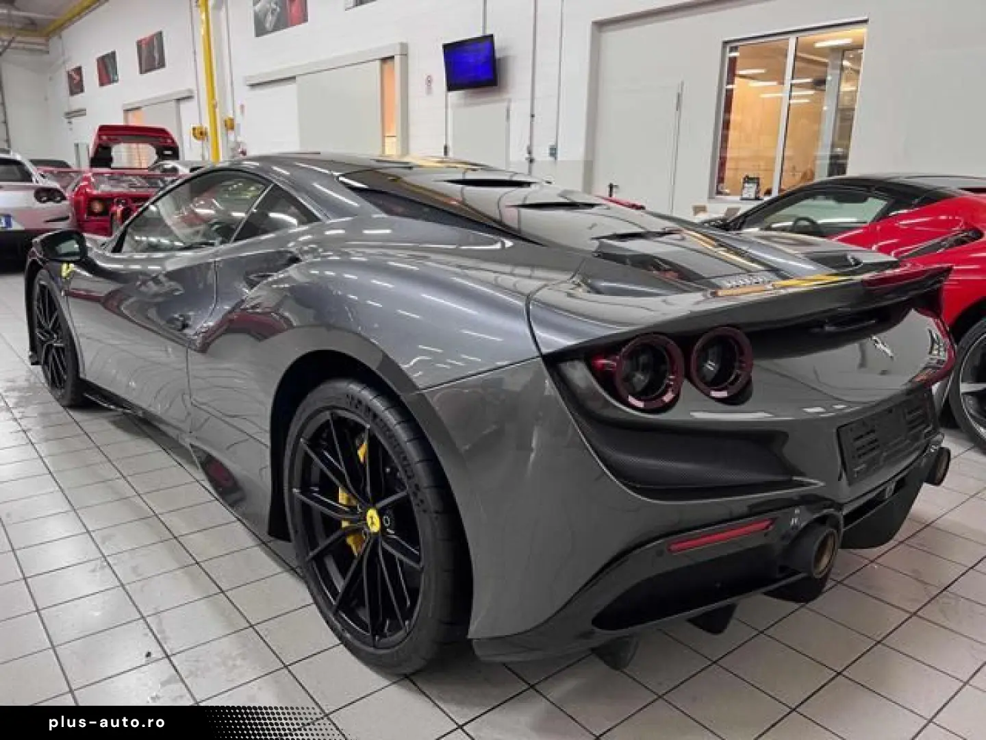 FERRARI F8 CARBON LIFT CARPLAY SURROUND