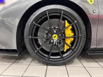 FERRARI F8 CARBON LIFT CARPLAY SURROUND