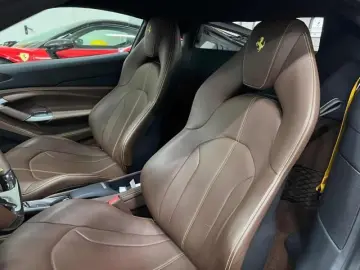 FERRARI F8 CARBON LIFT CARPLAY SURROUND