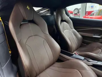 FERRARI F8 CARBON LIFT CARPLAY SURROUND