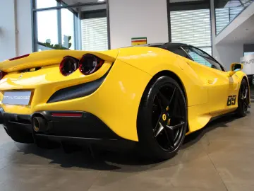 F8 TRIBUTO COUPE GIALLO! 100% RARE IN EUROPE