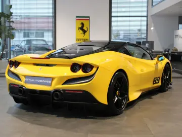 F8 TRIBUTO COUPE GIALLO! 100% RARE IN EUROPE