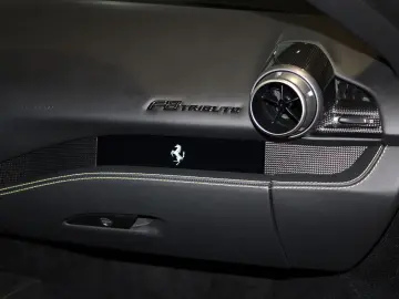 F8 TRIBUTO COUPE GIALLO! 100% RARE IN EUROPE