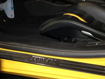 F8 TRIBUTO COUPE GIALLO! 100% RARE IN EUROPE