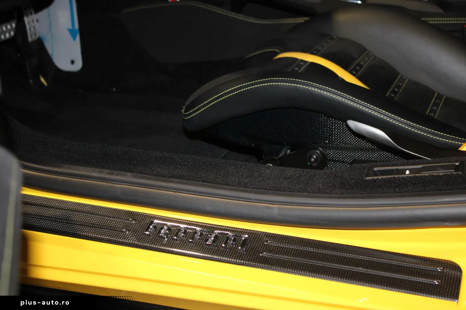 F8 TRIBUTO COUPE GIALLO! 100% RARE IN EUROPE