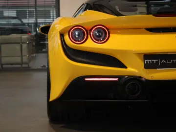 F8 TRIBUTO COUPE GIALLO! 100% RARE IN EUROPE