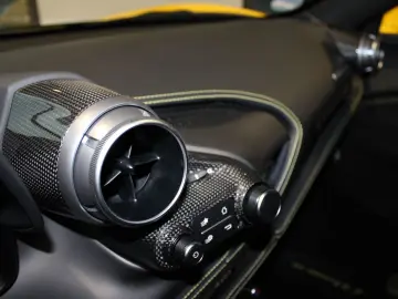 F8 TRIBUTO COUPE GIALLO! 100% RARE IN EUROPE