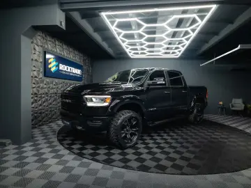 RAM 5.7 V8 HEMI 4x4 LARAMIE Offroad Night LED