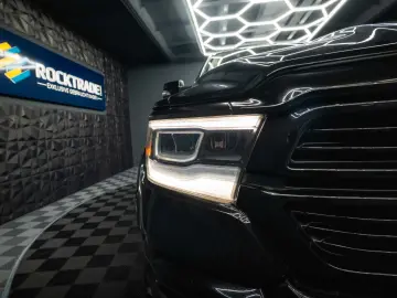 RAM 5.7 V8 HEMI 4x4 LARAMIE Offroad Night LED
