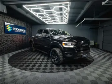 RAM 5.7 V8 HEMI 4x4 LARAMIE Offroad Night LED